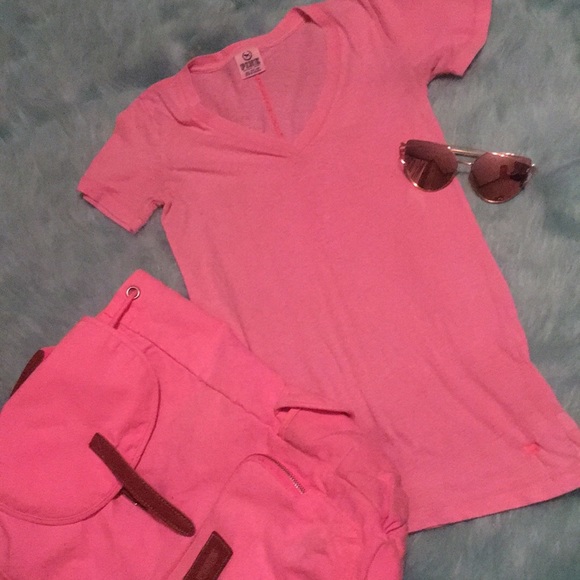 VS PINK tee - Picture 2 of 3